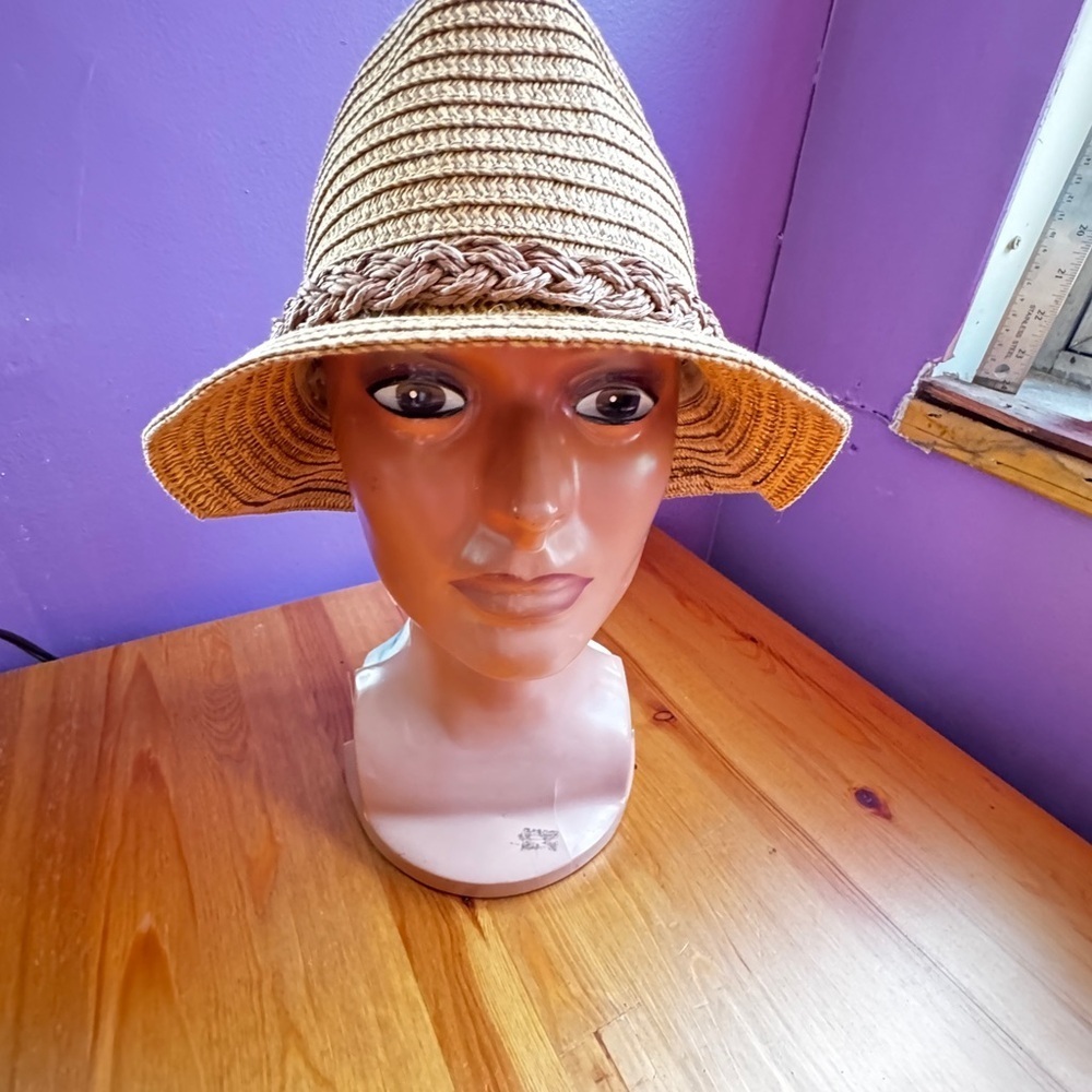Straw hat - Picture 1 of 13